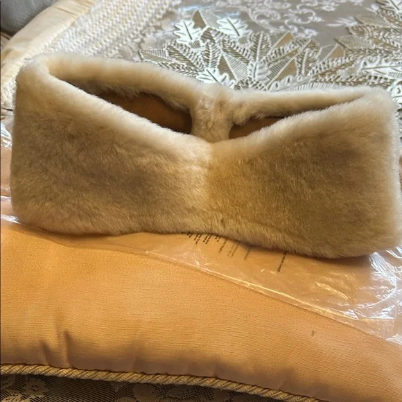 UGG Reversible Chestnut Shearing Sheepskin Headband - Picture 6 of 11